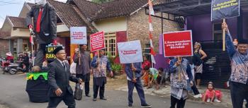 Warga Bletukan Kalinegoro Magelang Meriahkan HUT RI ke-80 Gelar Lomba Karnaval